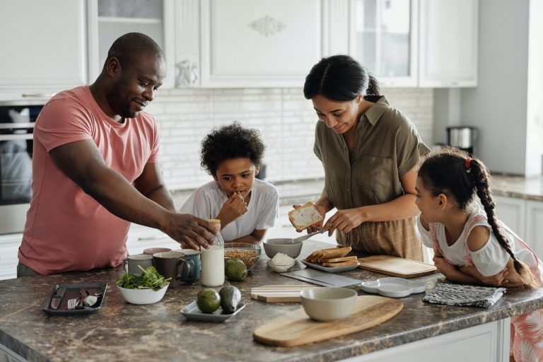 Règles de vie à la maison : comment bien les définir avec votre enfant ?