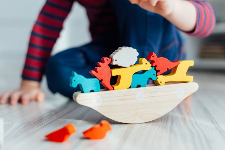 Les meilleurs jeux Montessori à offrir à votre enfant